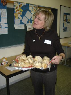 In der Kche duftete es nach frischem Brot. Probieren erwnscht!